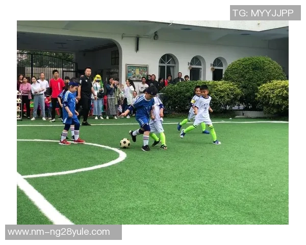 从街头小球员到足球巨星他们童年的梦想与坚持